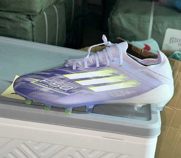 Chaussures de Football F50