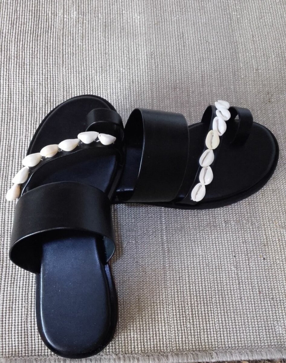 Sandales en cuir coquillage