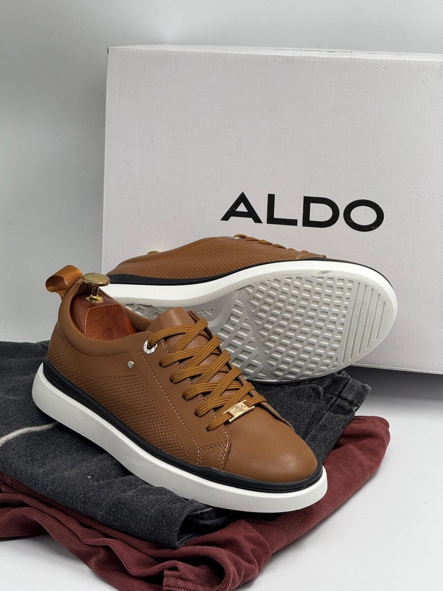 ALDO BROWN AND WHITE