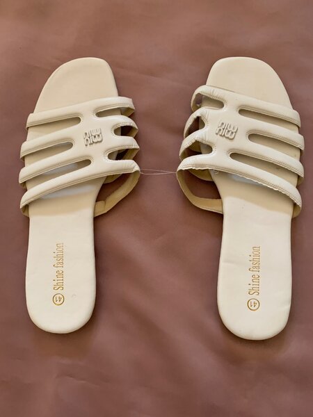Ladies slippers