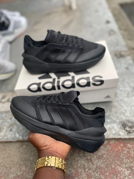 Chaussures Adidas noires tendance