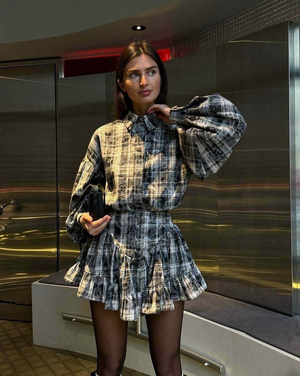 Комплект юбка с рубашкой.