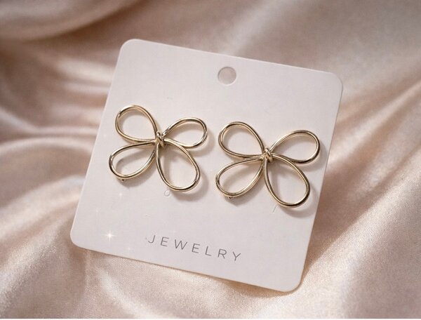 Boucles d'oreilles en forme de fleur en or