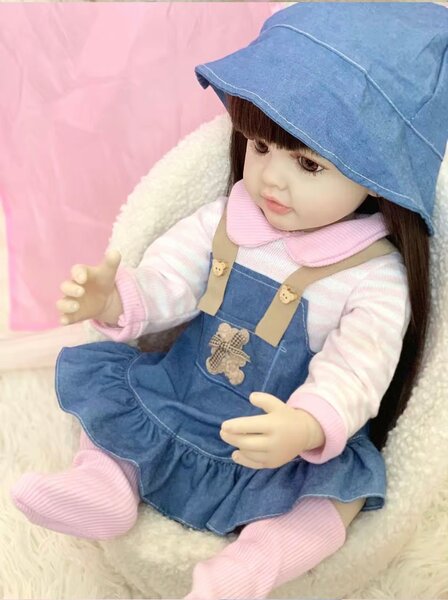 Poupée Réaliste avec Robe en Denim