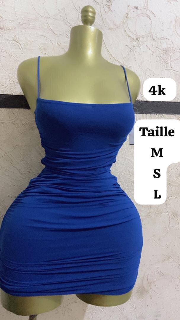 Robe moulante bleue élégante