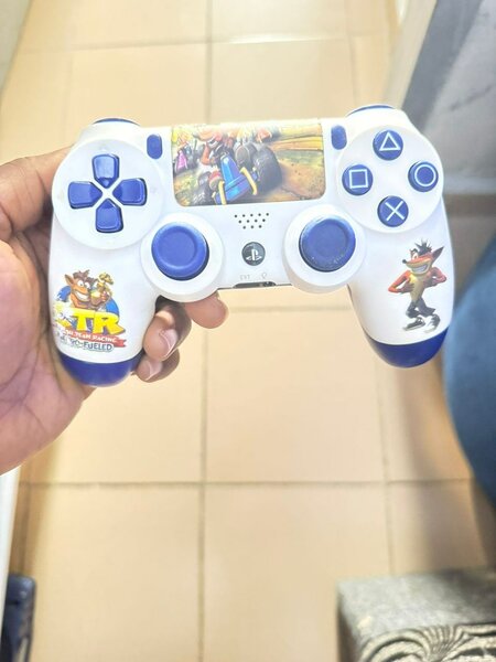 Manette PS4 Crash Bandicoot