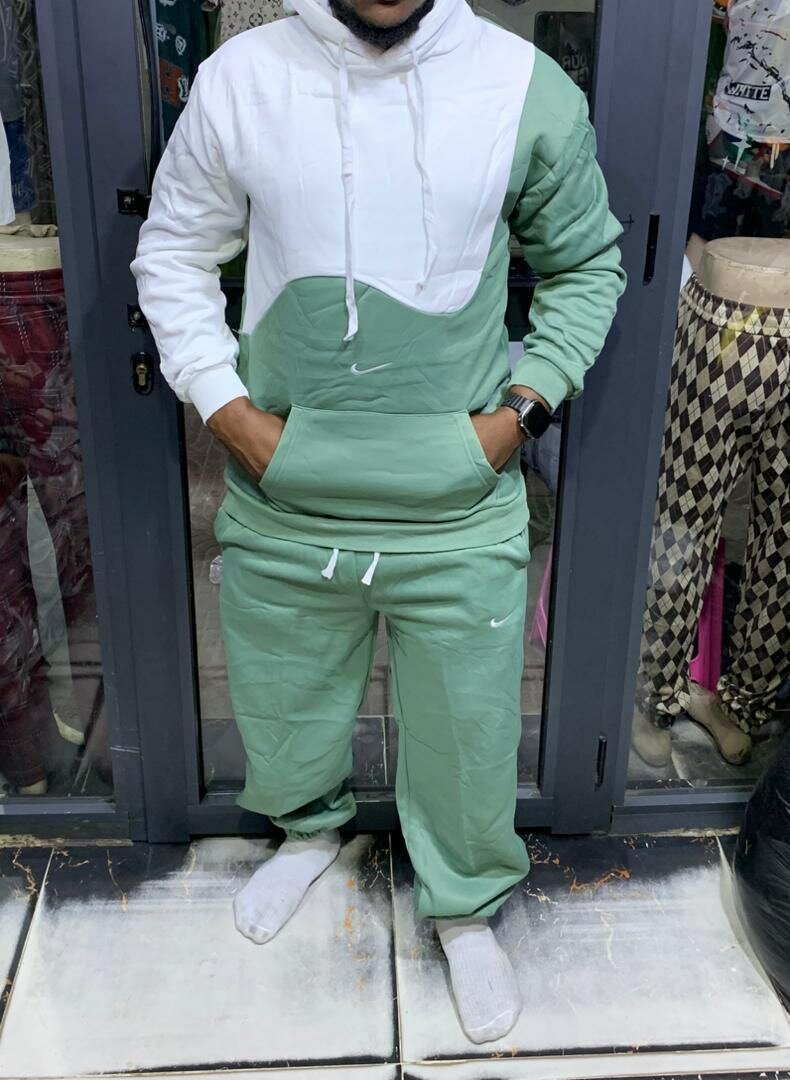 Ensemble de jogging en contraste