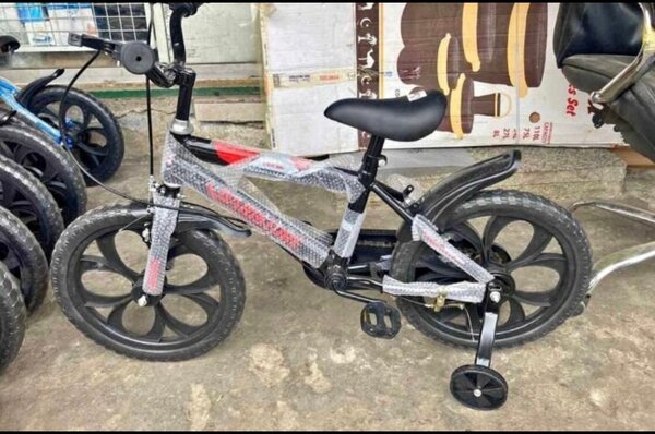 Vélo enfant pliable avec roues stabilisatrices
