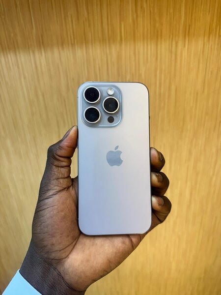 iPhone 15 Pro 128 Go Argent