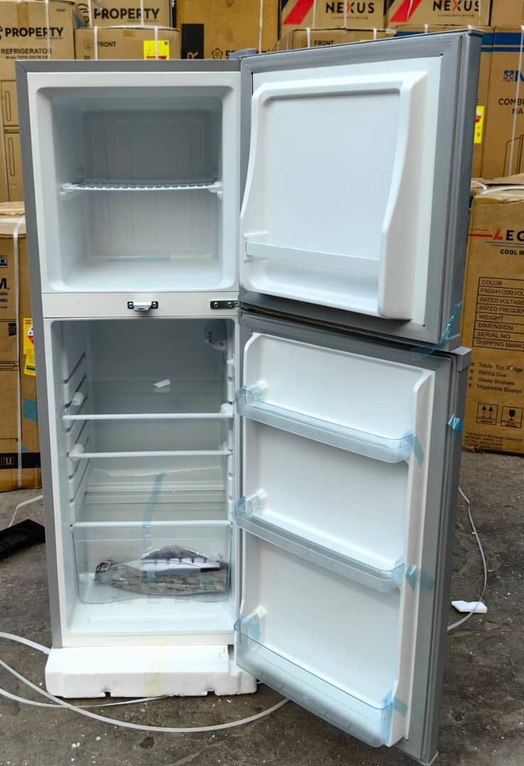 145L top freezer fridge Brand Novo Size looks same but diffe