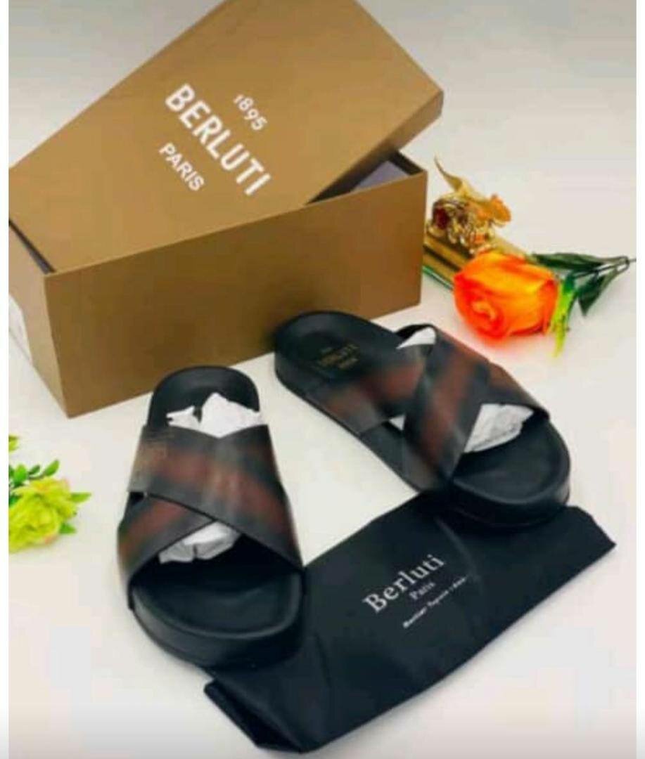 Branded fashion slippers