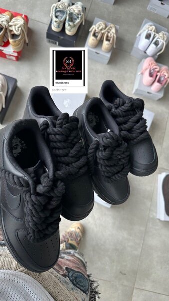 Basket nike air force authentique dans sa boîte