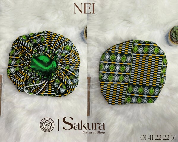 Bonnet en satin coloré