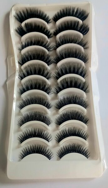 Faux cils volumineux