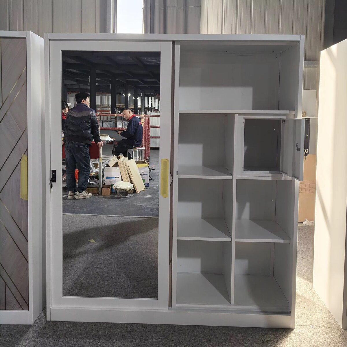 Armoire moderne à portes coulissantes