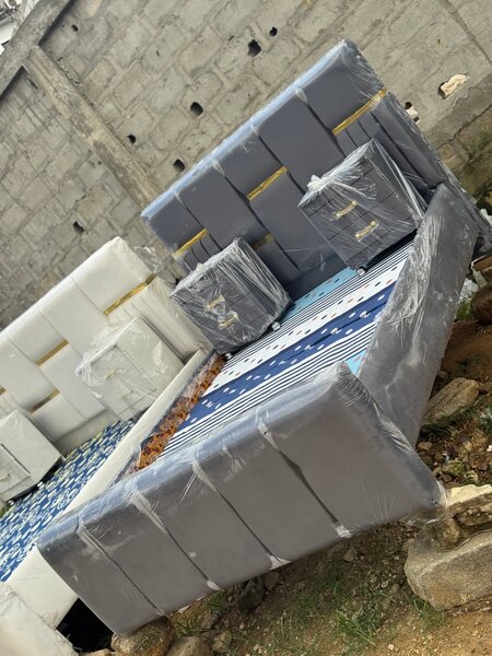 Lit capitonnée deux places