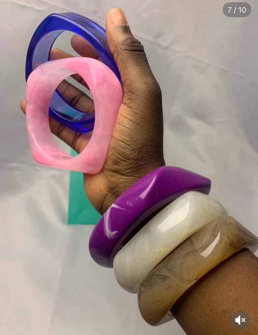 Bracelets en résine colorée