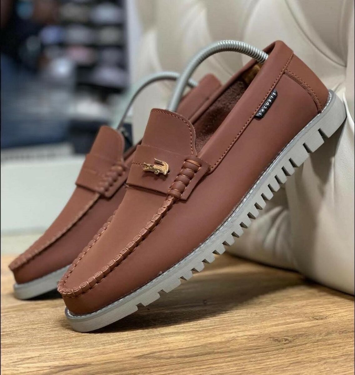 Mocassins de Lacoste en brun