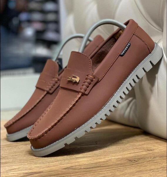 Mocassins de Lacoste en brun