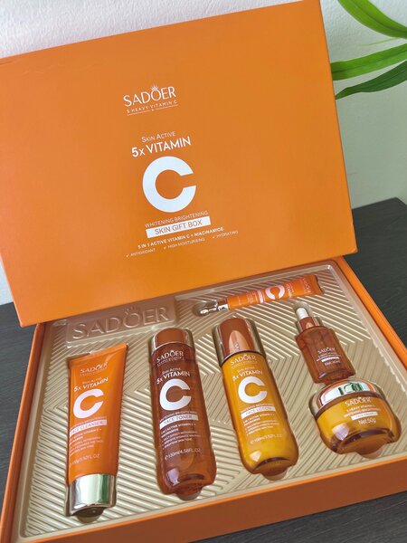 6 piece vitamin C brightening skincare set