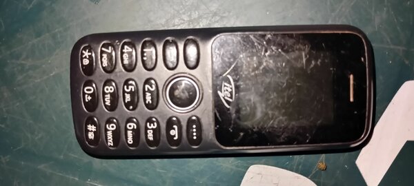 Téléphone portable bouton ITEL