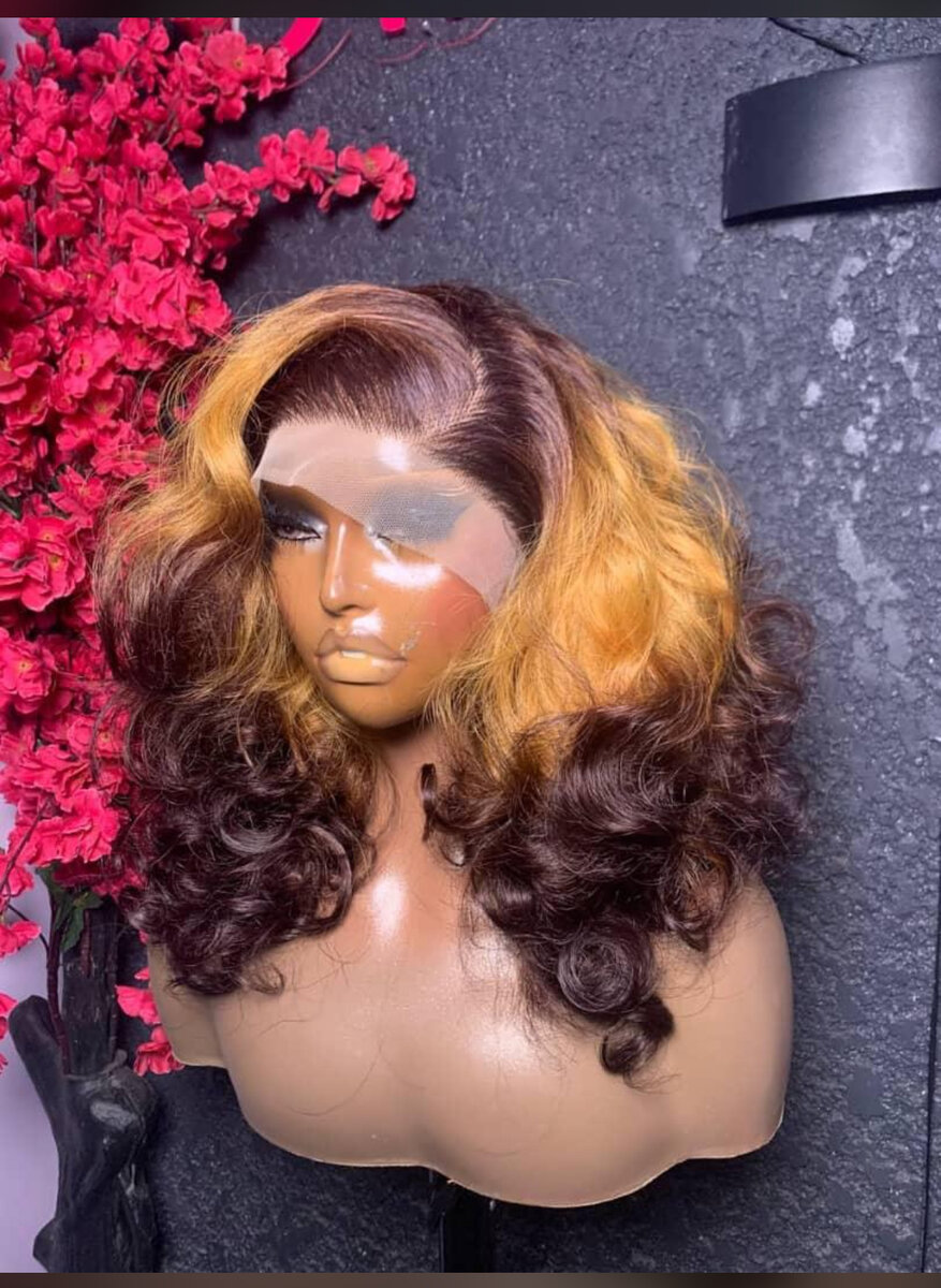 Perruque en dentelle bouclée