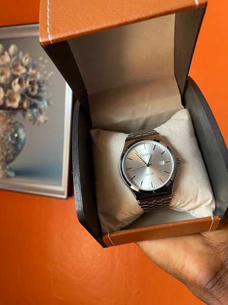 Casio argenté cadran blanc