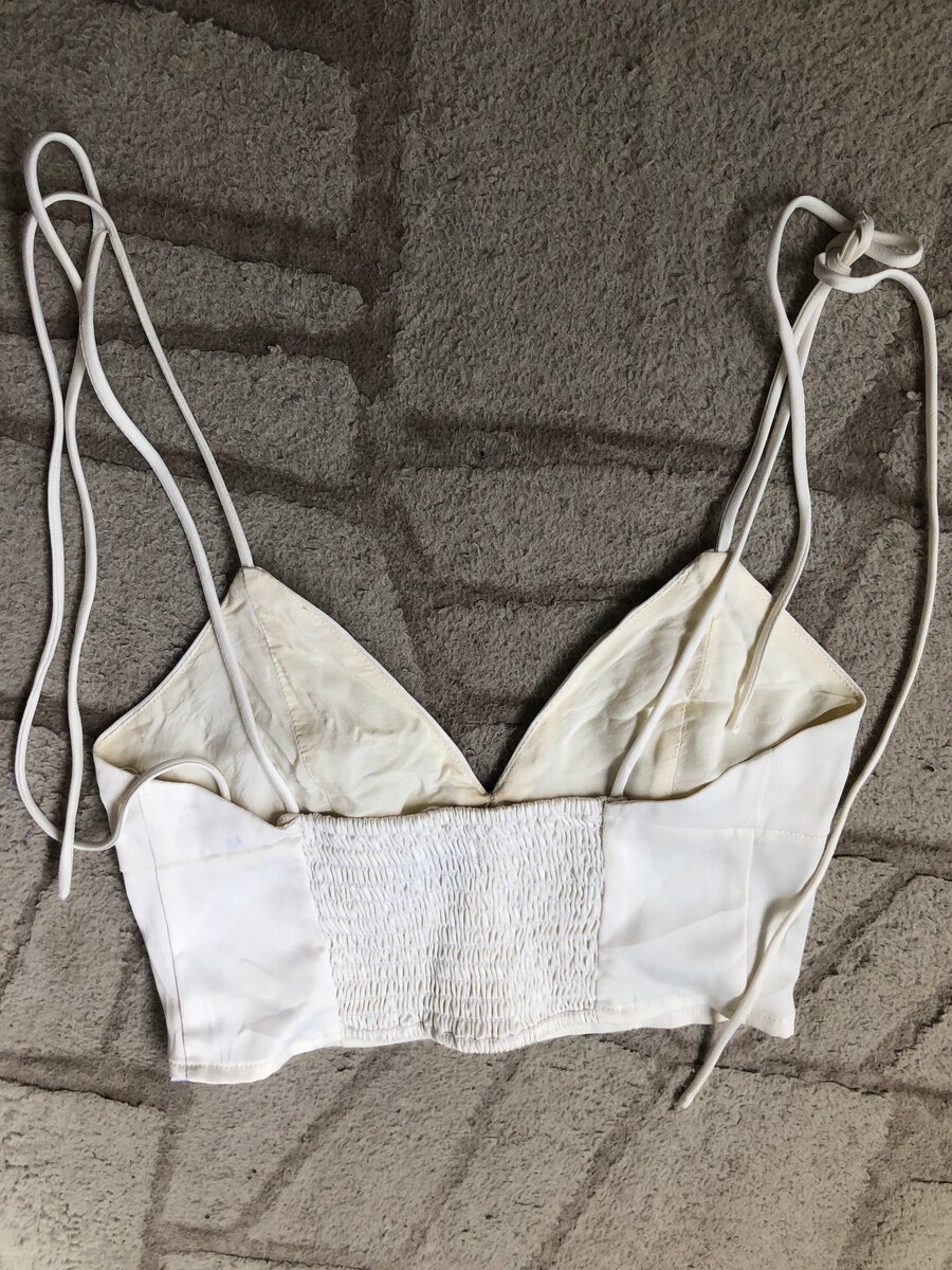 Top blanc à bretelles fines