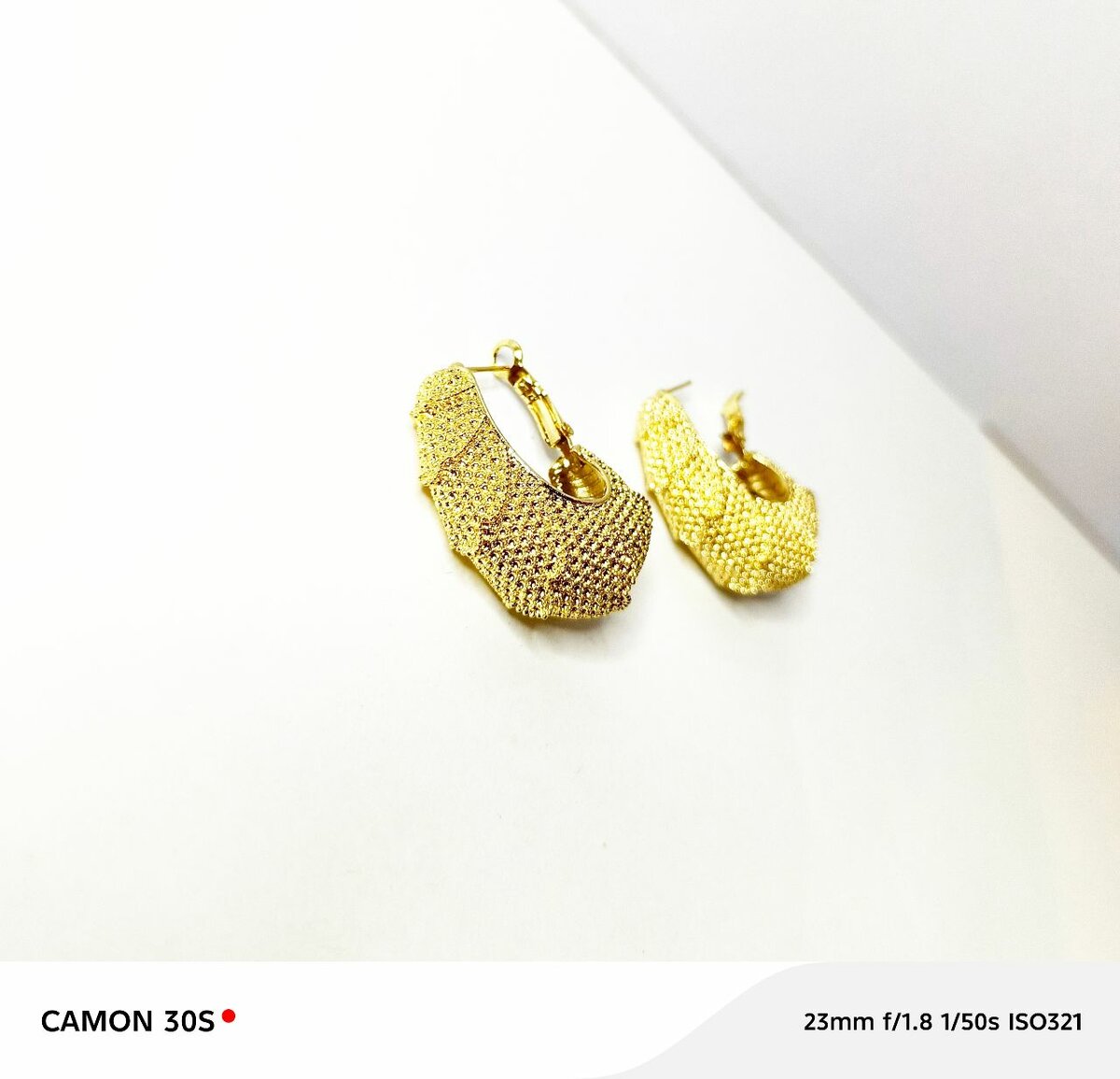 Boucles d'oreilles dorées chic