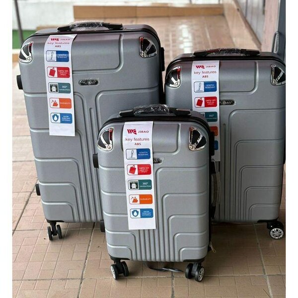 Trois valises rigides