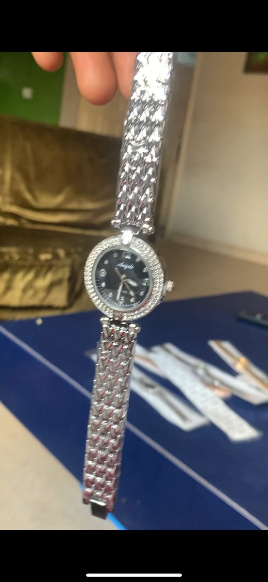 Montre élégante en acier inoxydable