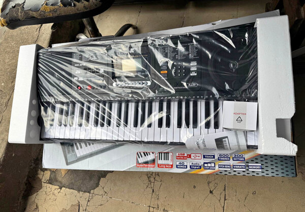 Clavier électronique MK-812 61 touches