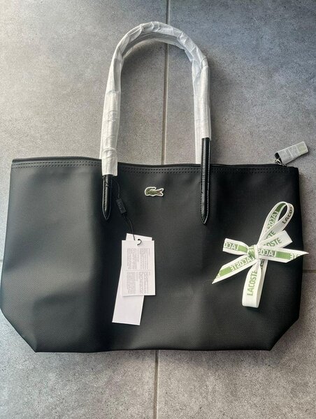 Sac à main en cuir noir