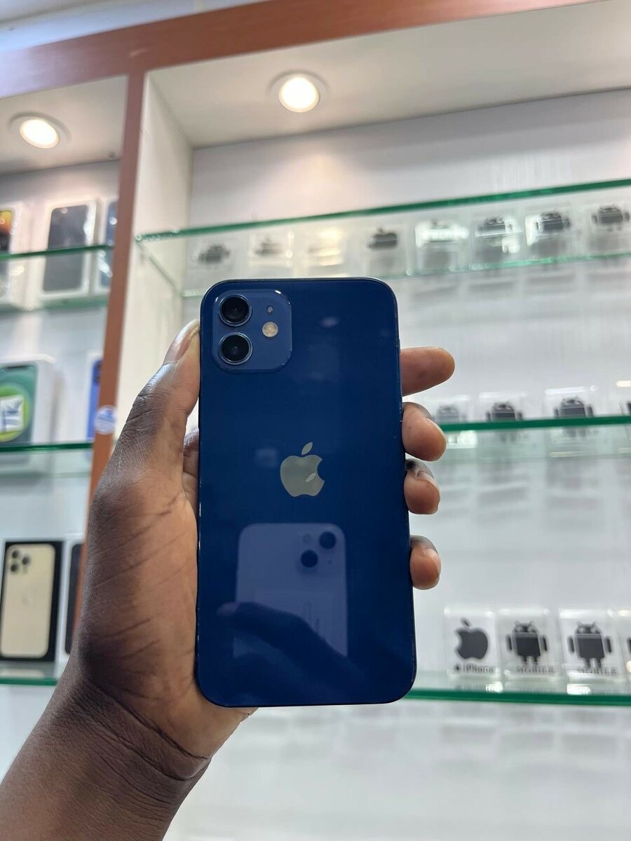 iPhone 12 64go quasi neuf rapide