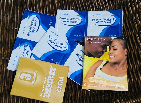 6 préservatifs + 6 lubrifiants