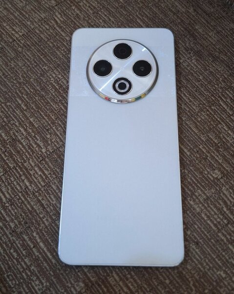 Smartphone moderne avec 4 caméras