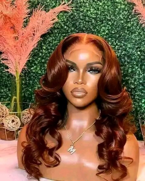 Perruque ondulée brune luxe