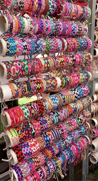Bracelets en tissu colorés