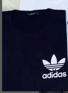 Женская футболка черного цвета