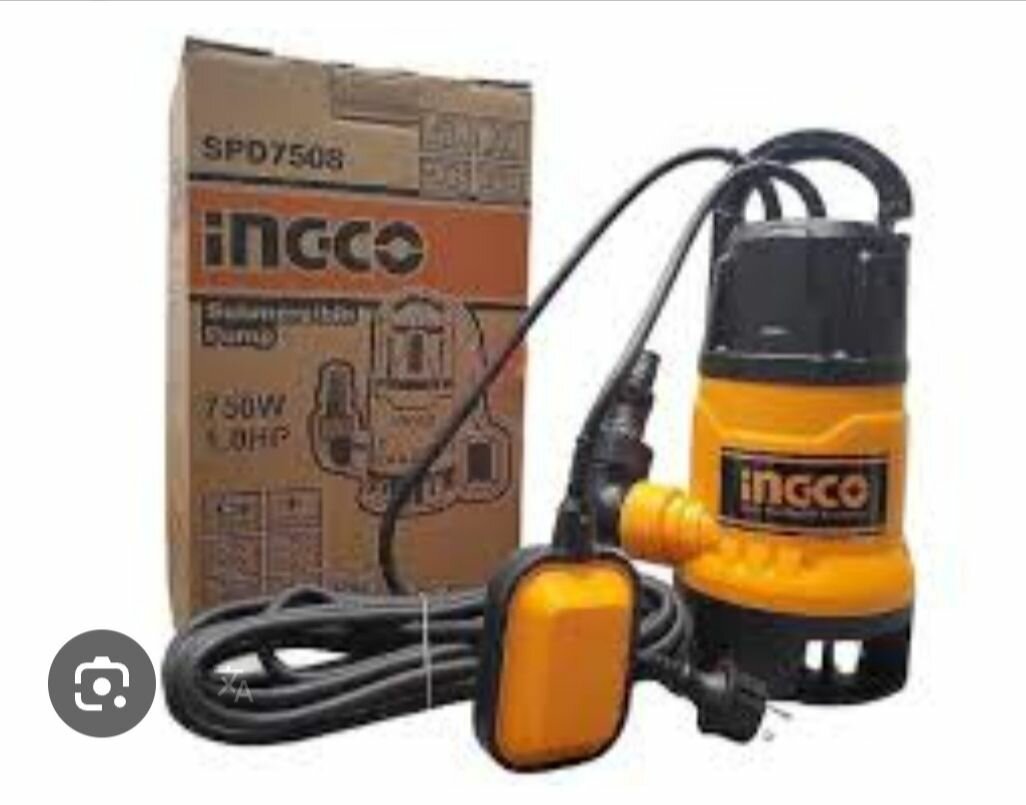 POMPE SUBMERSIBLE EN PLASTIQUE 8M OUTIL