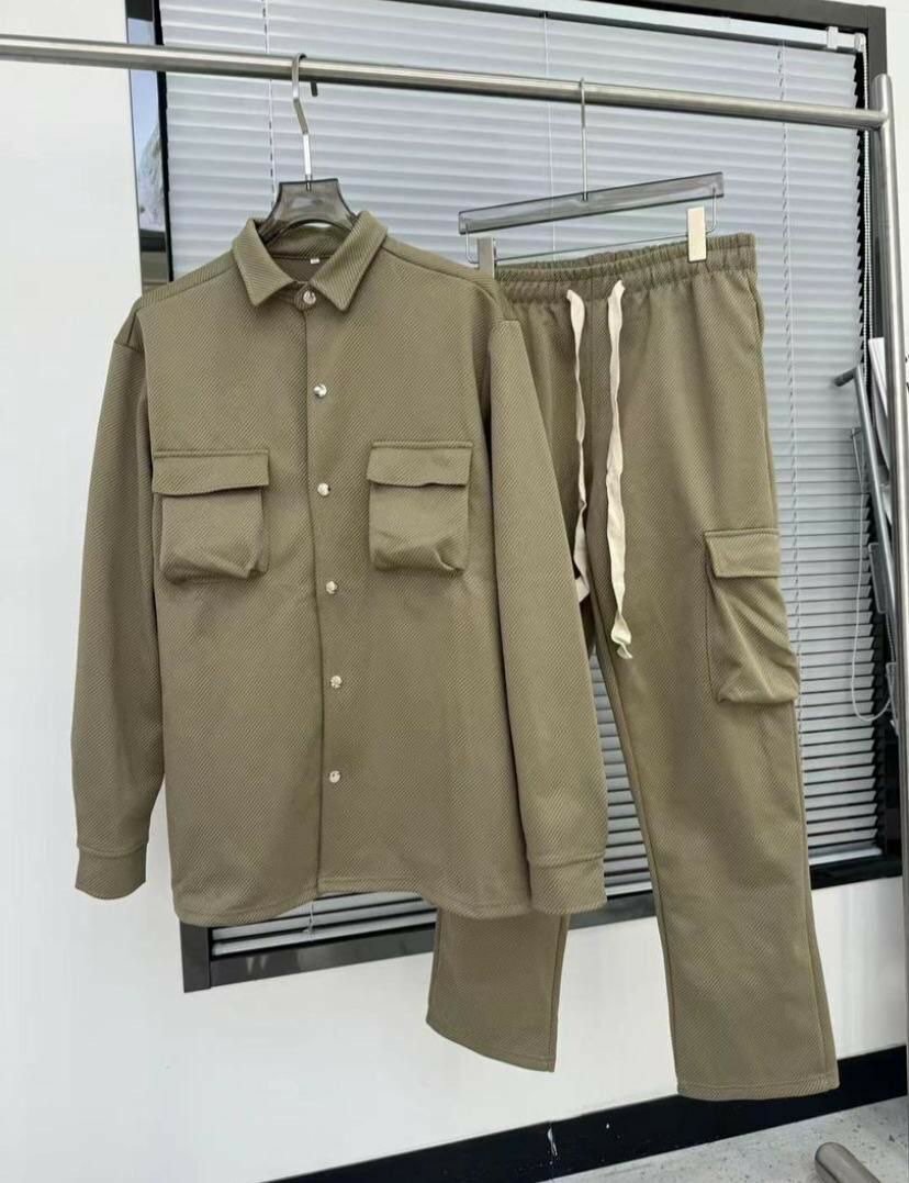 Chemises et pantalon très bonne qualité