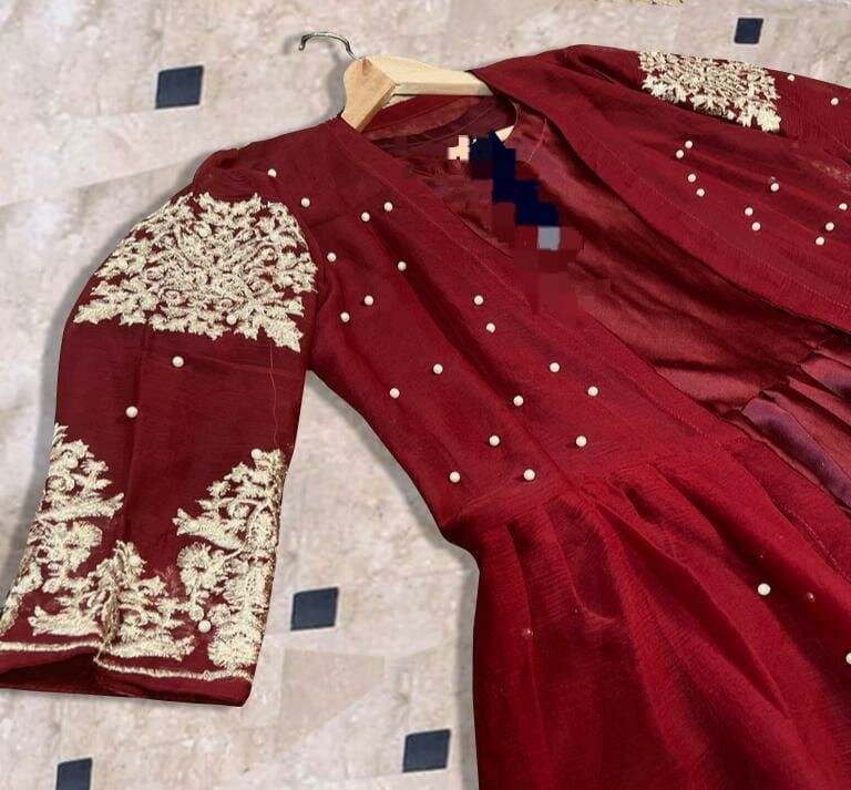 Fabric: Shamoz Silk   Pattern: Embroidered   Neck Type: