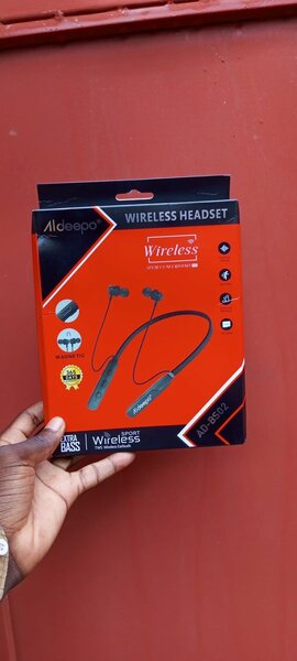 Wireless neckbands