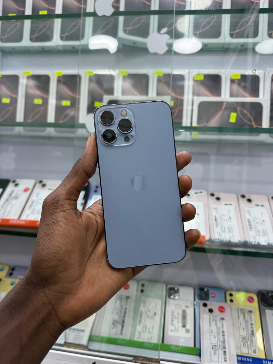 Disponible 13 Pro max 128go