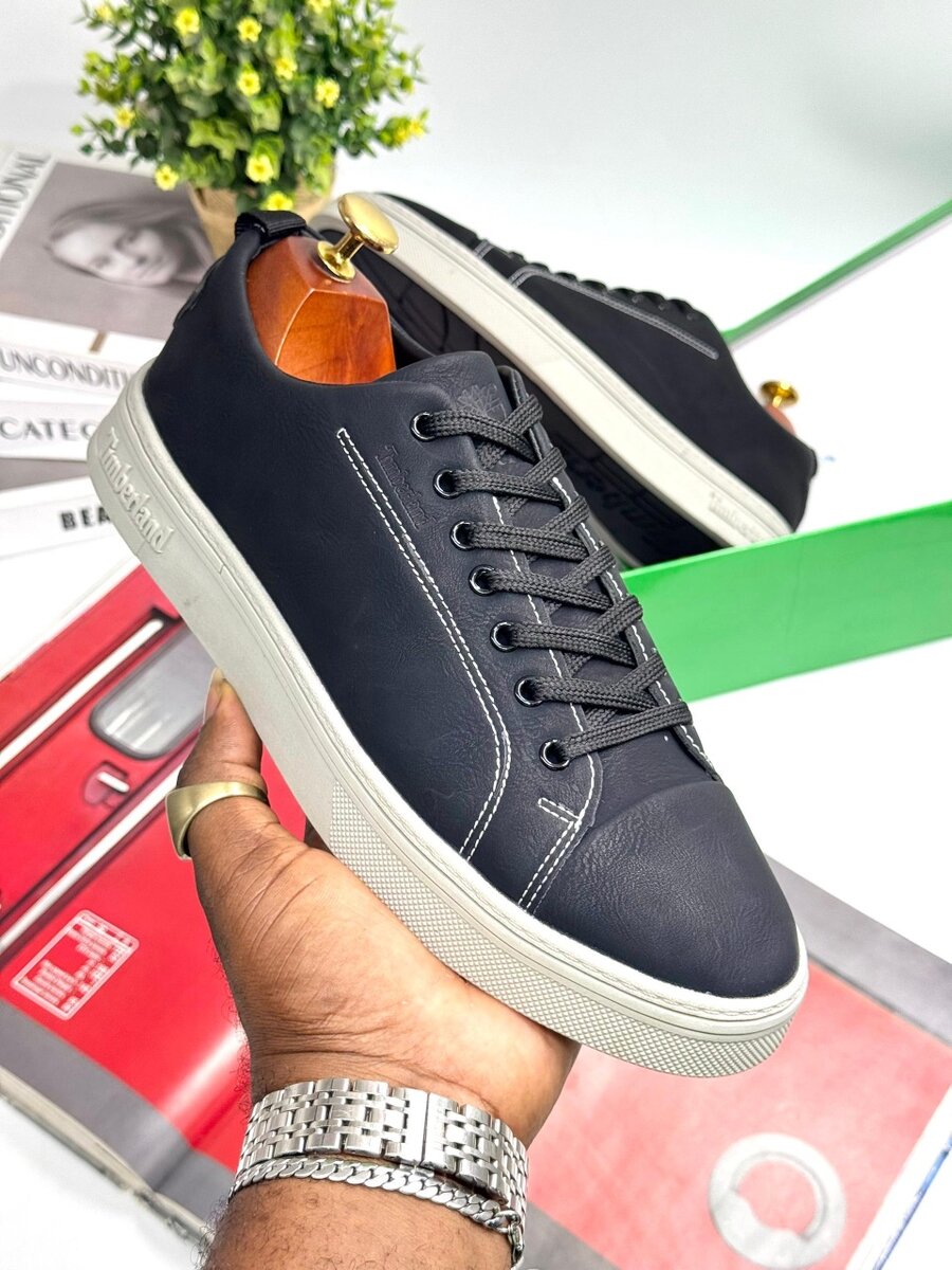 TIMBERLAND BLACK AND GREY