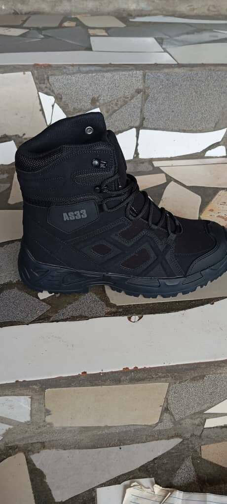 Chaussures tactiques noires pour hommes
