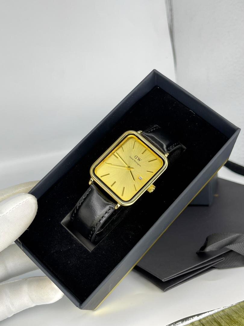 Montre carrée élégante