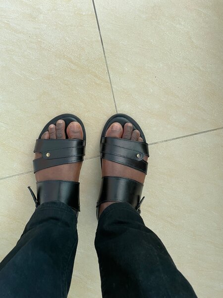 Sandales en cuir noir homme