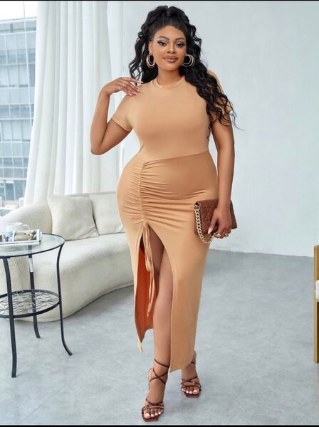 Robe moulante fendue chic