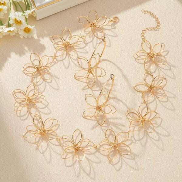 Collier Fleur Doré Élégant